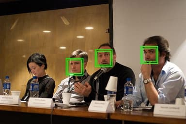 Ο αλγόριθμος στο εδώλιο: πώς η αναγνώριση προσώπου οδήγησε αθώους πολίτες στη φυλακή