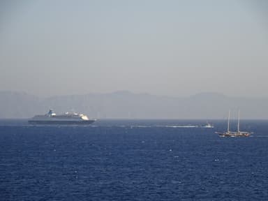 Αττική: Εξάρθρωση κυκλώματος διακίνησης μεταναστών από το Λιμενικό — έξι συλλήψεις με αφετηρία ένταλμα της Σάμου