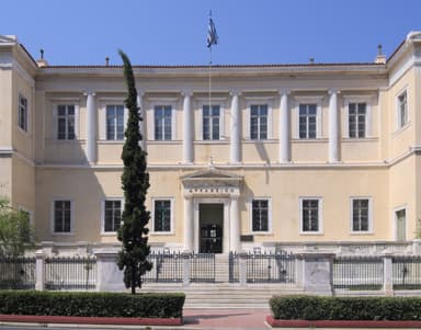 «Θα είμαι οδηγός στο τανκς που θα πατάει τους δημοσίους υπαλλήλους»: τι αποκαλύπτει η δικογραφία για το κύκλωμα στις πολεοδομίες της Αττικής