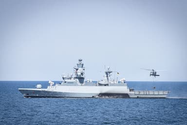 Φρεγάτα και πλοίο υποστήριξης φέρεται έτοιμη να στείλει η Αθήνα στην αποναρκοθέτηση του Ορμούζ