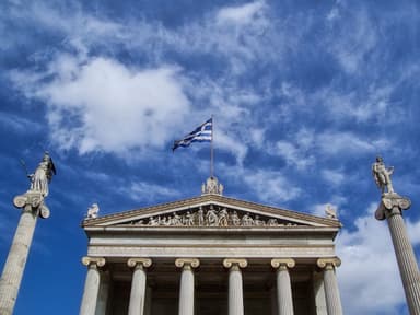 ΕΒΕ, πέντε χρόνια μετά: 162.000 εκτός Τριτοβάθμιας — και 60.000 θέσεις που έμειναν κενές