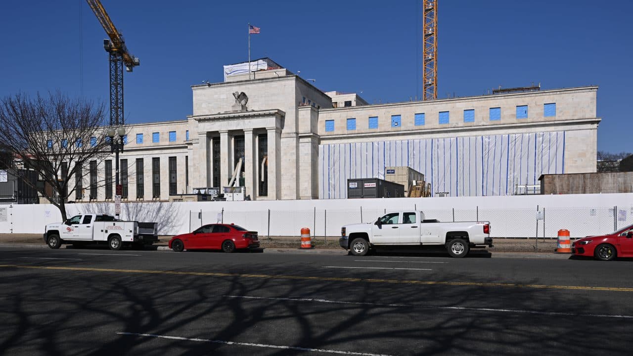 Το κτίριο της Federal Reserve (Eccles Building) στην Ουάσιγκτον — — φωτογραφία αρχείου · G. Edward Johnson / CC BY 4.0, μέσω Wikimedia Commons
