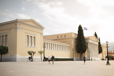 Το Φεστιβάλ «Ολυμπίων» κατέρρευσε μέσα σε ώρες — και κανείς δεν αναλαμβάνει ευθύνη