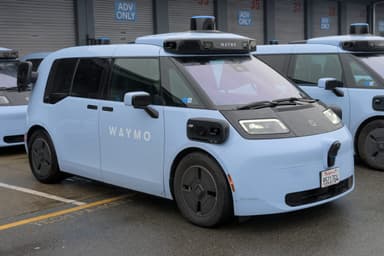 Η Waymo παρουσιάζει τον «Reference Driver»: ένα ψηφιακό πρότυπο οδηγού για να μετριέται η ασφάλεια των ρομποταξί