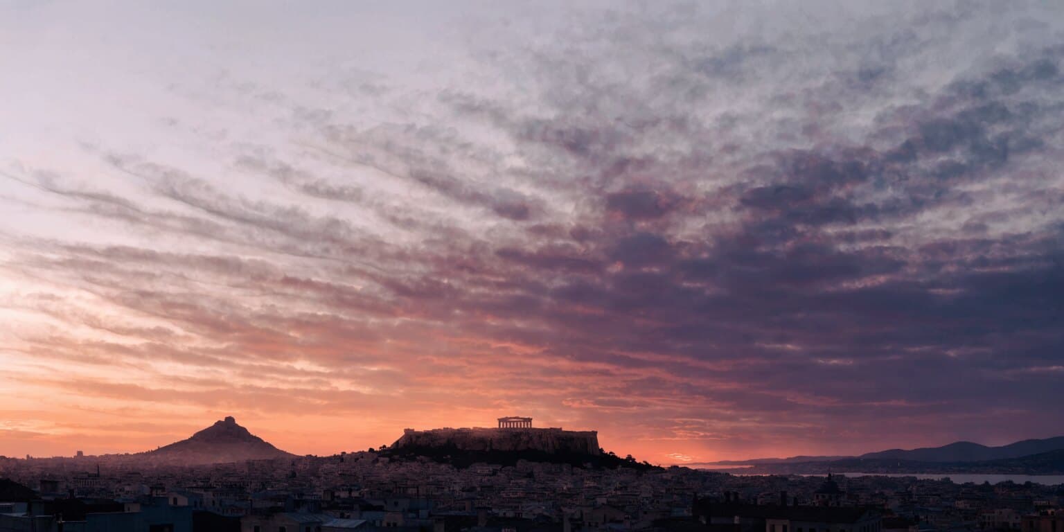 Το σούρουπο πάνω από την Αθήνα. Εικόνα αρχείου.