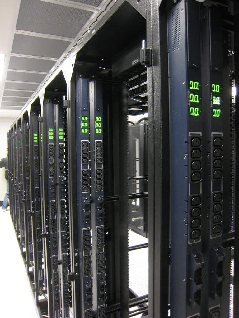 Συστήματα αποθήκευσης και δικτύου σε data center, — φωτογραφία αρχείου · bugeaters / CC BY 2.0, μέσω Flickr (Openverse)