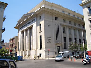 Στεγαστική κρίση δύο ταχυτήτων: Πώς το βάρος της στέγης γκρεμίζει τα φτωχότερα νοικοκυριά, ενώ η πολυτέλεια αγνοεί τις τράπεζες