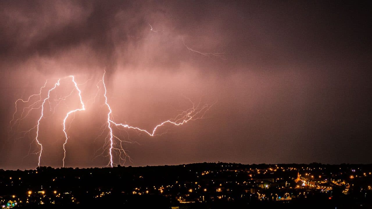 Καταιγίδα με κεραυνούς πάνω από το Λονδίνο, — φωτογραφία αρχείου · Thibaut Lassignardie / Pexels License, μέσω Pexels